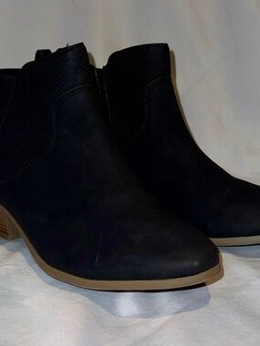 Arizona Jean Company Black Ankle Booties with Low Stacked Heel